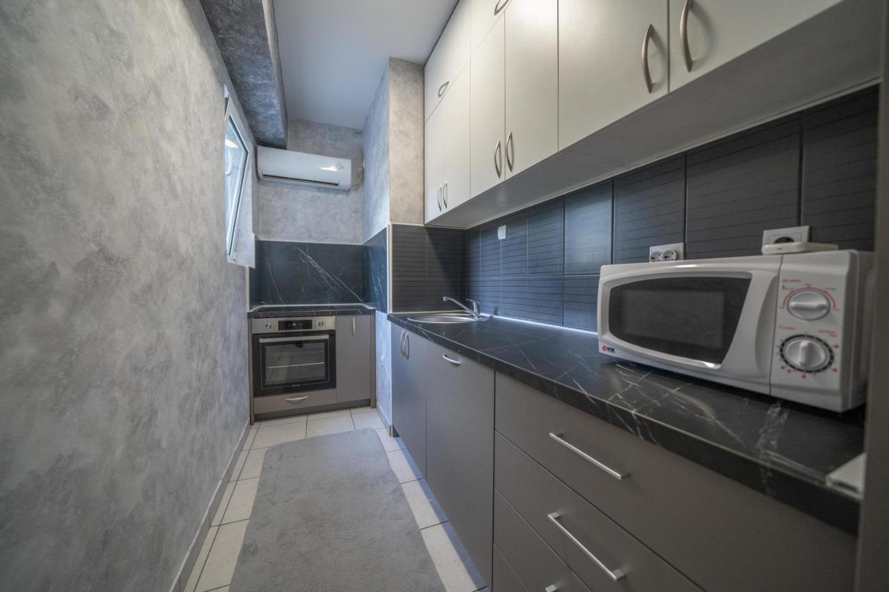Apartman Anja Risan Exterior photo