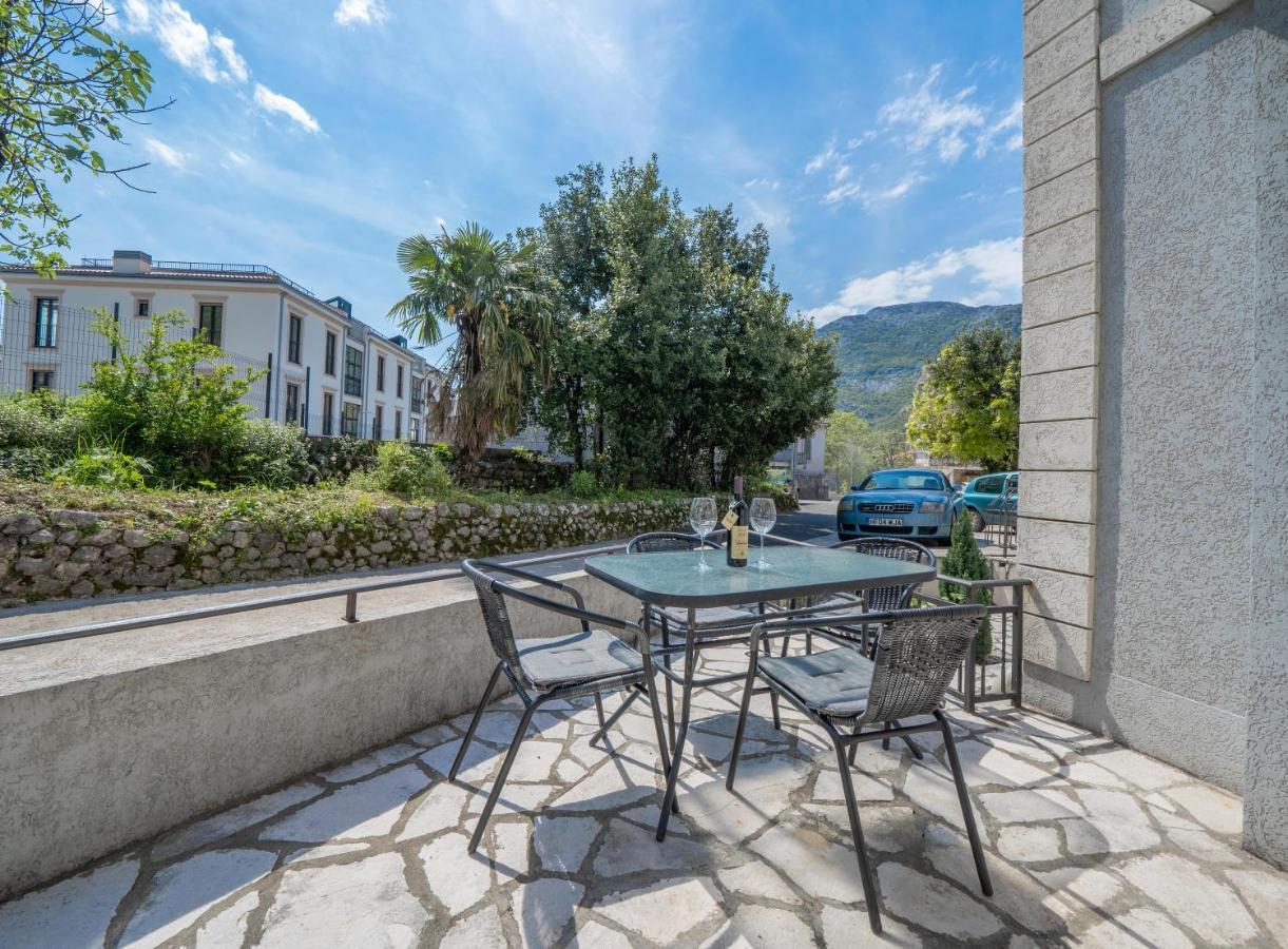 Apartman Anja Risan Exterior photo